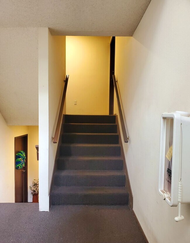 Building Photo - LEASE with OPTION to purchase this 2bd, 2 ba Condo in Oakbrook, Amenities!