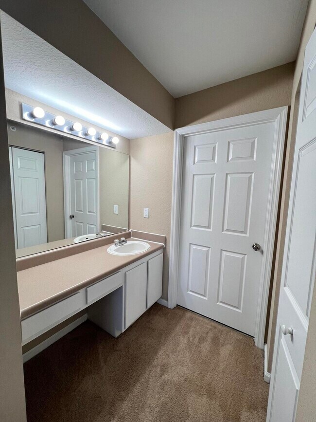 Building Photo - 181 SW Palm Dr