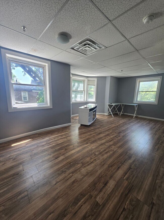 Building Photo - 317 Calcon Hook Rd