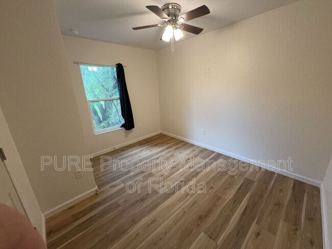 Building Photo - 11330 NE 66th Ln