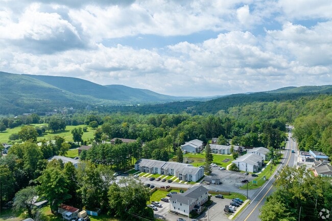 Building Photo - Emerald Pond Estates | 2 bedroom, 1 Bathro...