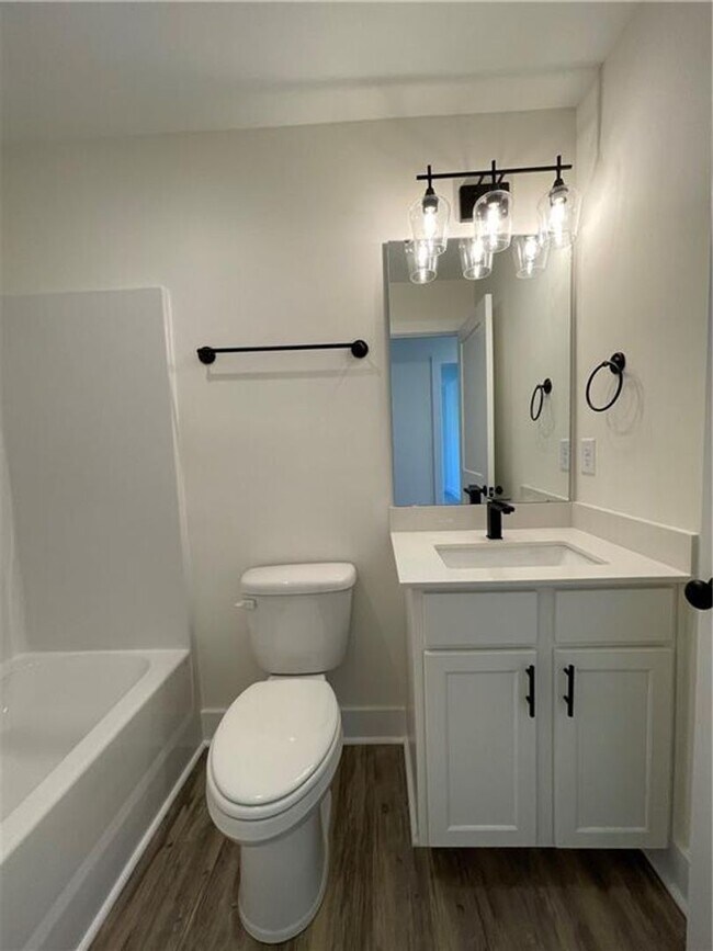 Building Photo - Single Family Home in Seneca!