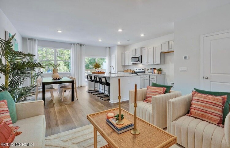 Building Photo - 6518 Sharks Tooth Trl