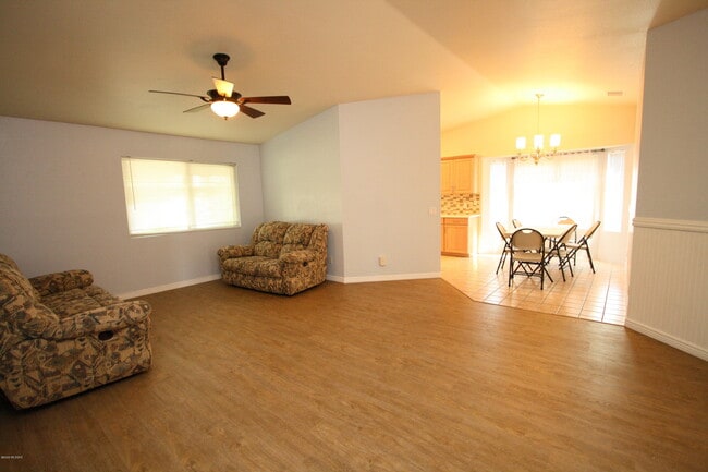 Building Photo - 2683 W Fanbrook Rd