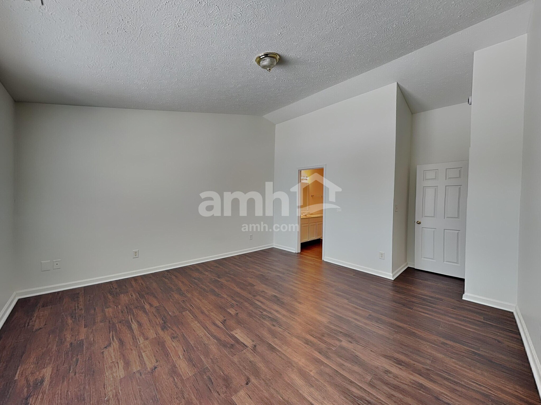 Building Photo - 2328 Salem Park Dr