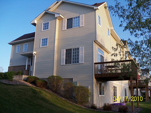 Building Photo - 8925 Olive Lane North