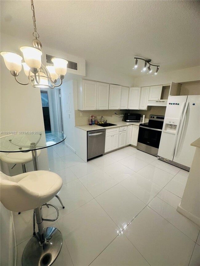 Building Photo - 1120 102nd St