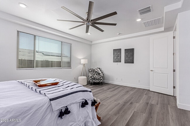 Building Photo - 18455 W Sandlewood Dr