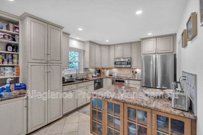 Building Photo - 6861 Williamsburg Pond Ct