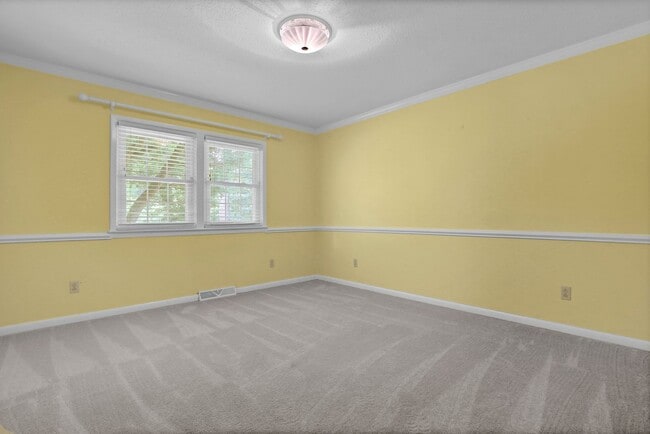 Building Photo - 700 Clyde Dr