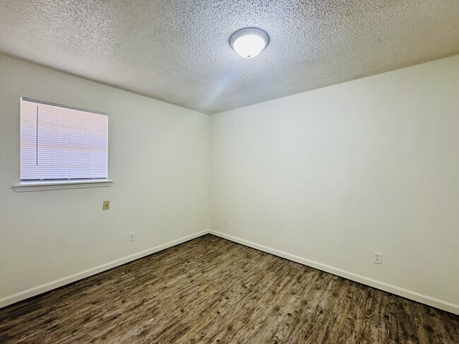 Building Photo - 154 Shady Ln