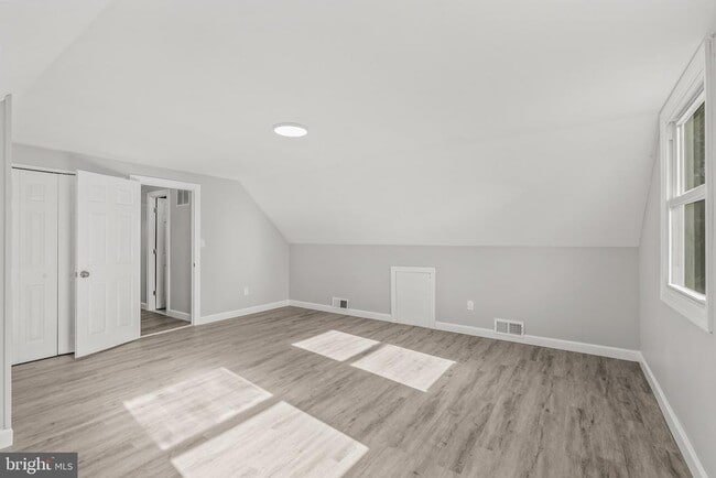 Building Photo - 12 Holbrook Ln