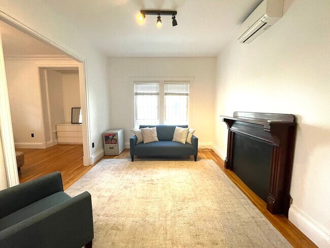 Building Photo - 26 Clifford St