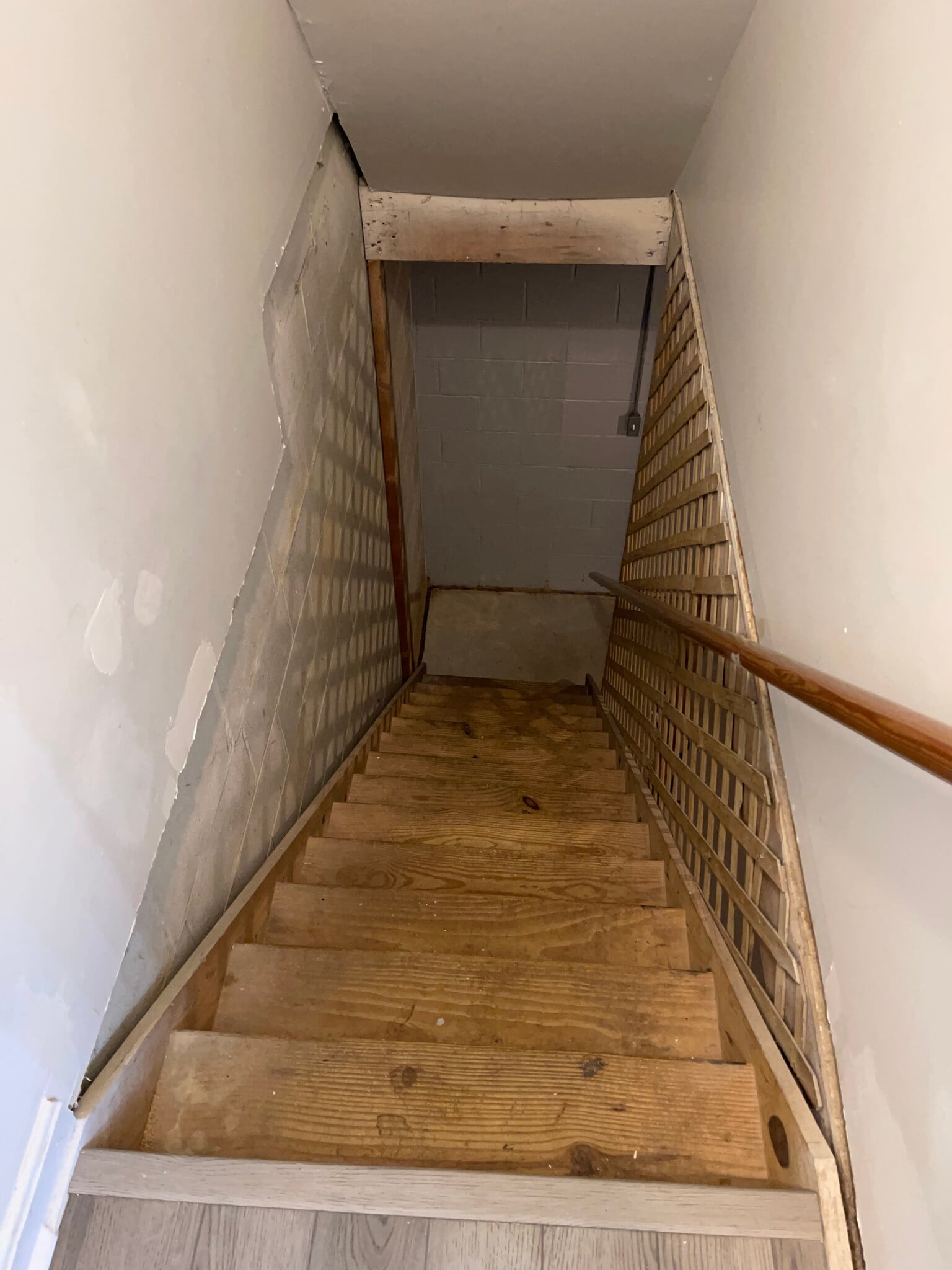 Building Photo - 147 Holmes St