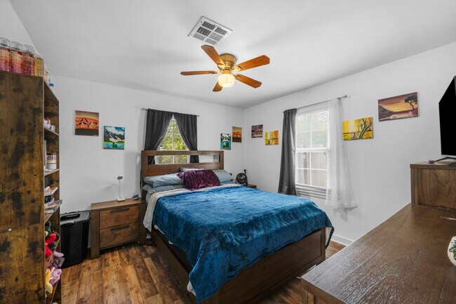 Building Photo - 1913 NW Baldwin Ave