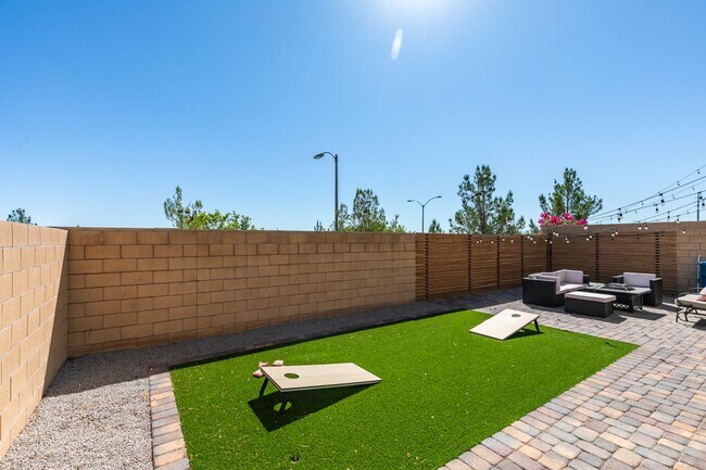 Building Photo - Gated, 4bed + loft with Bedroom and Full bathroom downstairs. Skye Canyon