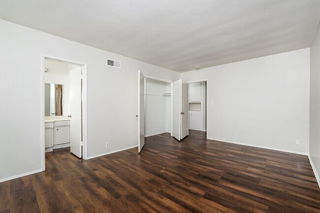 Building Photo - ora125