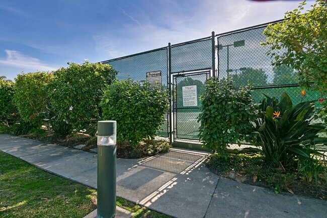 Building Photo - Move-In Special - 50% Off First Month’s Rent! Beautiful End Unit Condo with Overlook of Park and ...