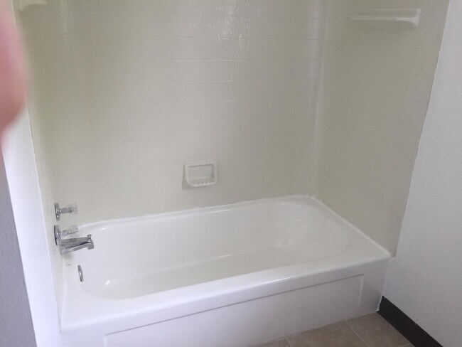 Building Photo - 4976 Labelle Dr