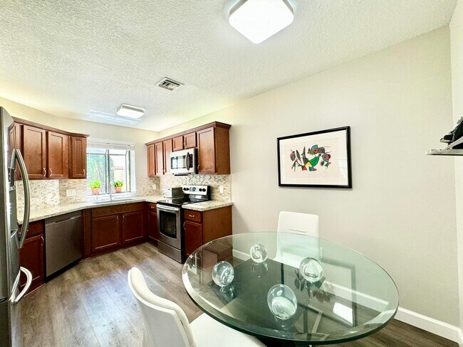 Building Photo - 5135 Floria Dr