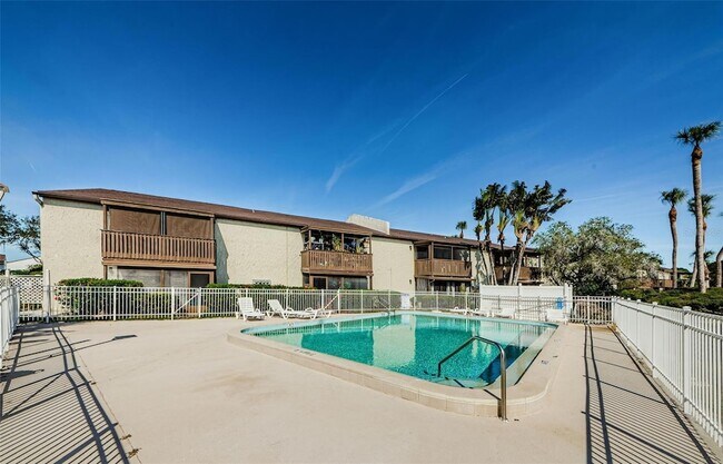 Building Photo - 722 116th Ave N