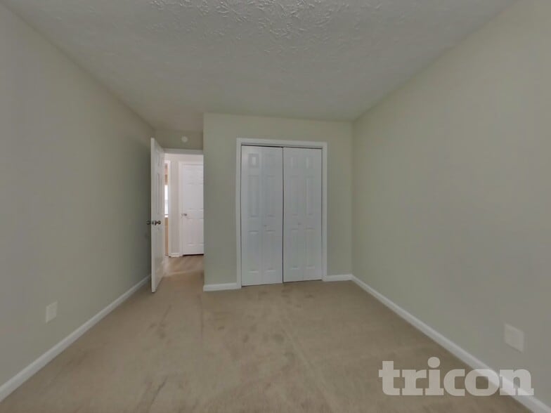 Building Photo - 262 Maplelake Dr