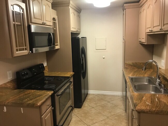 Building Photo - Santa Ana - 1 Bedroom 1 Bath Downstairs Co...