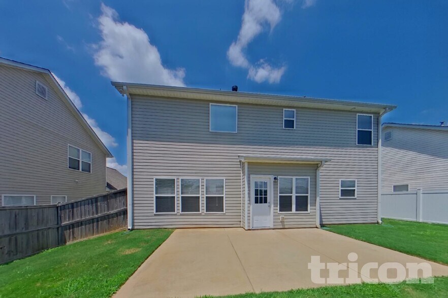 Building Photo - 527 W Saddletree Dr