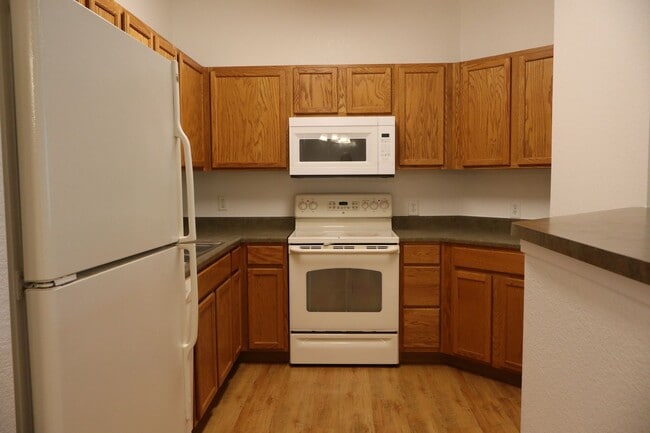 Building Photo - Get Settled with a $500 Move-In Bonus – St...