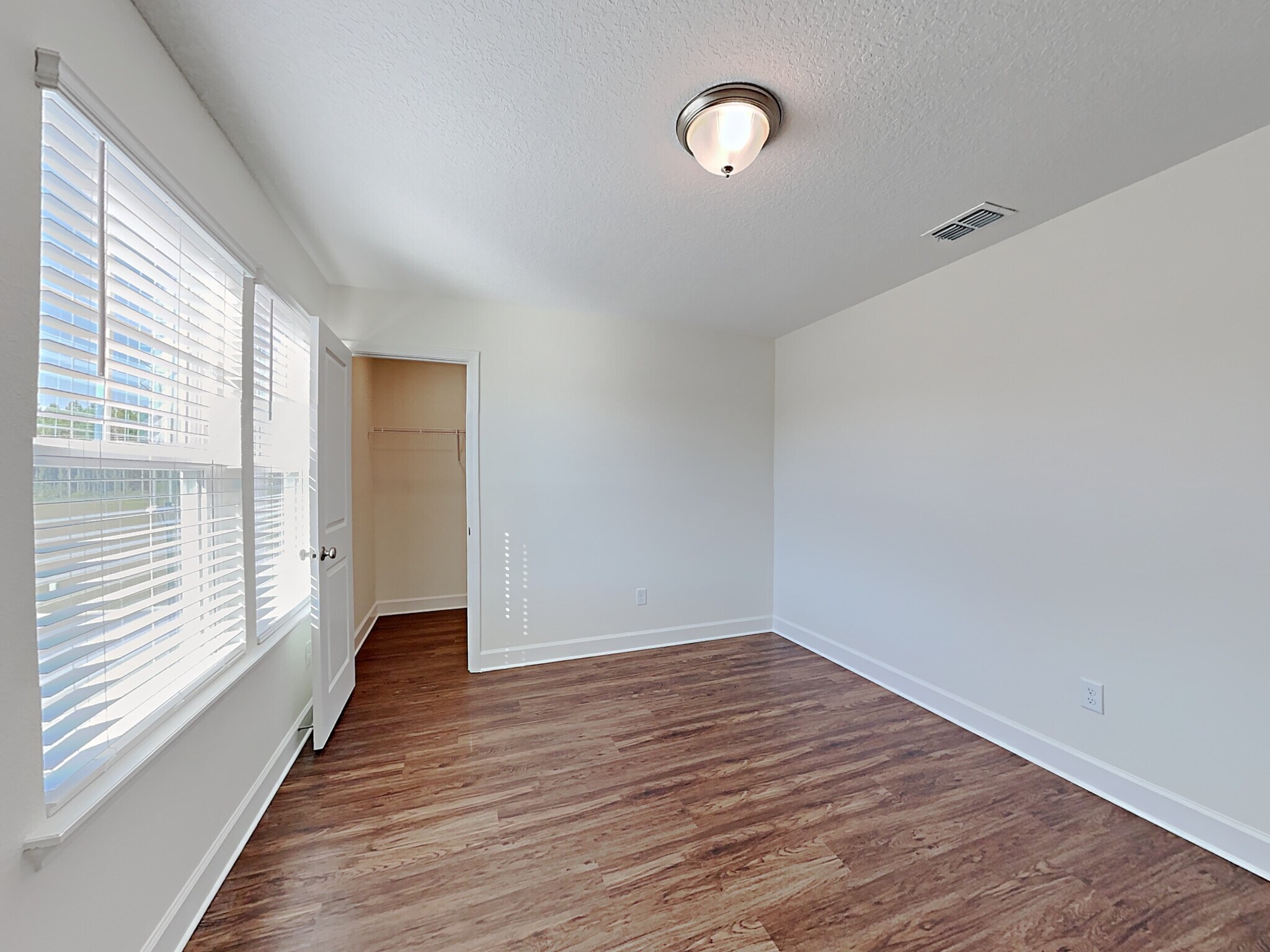 Building Photo - 5945 Hampton Creek Rd