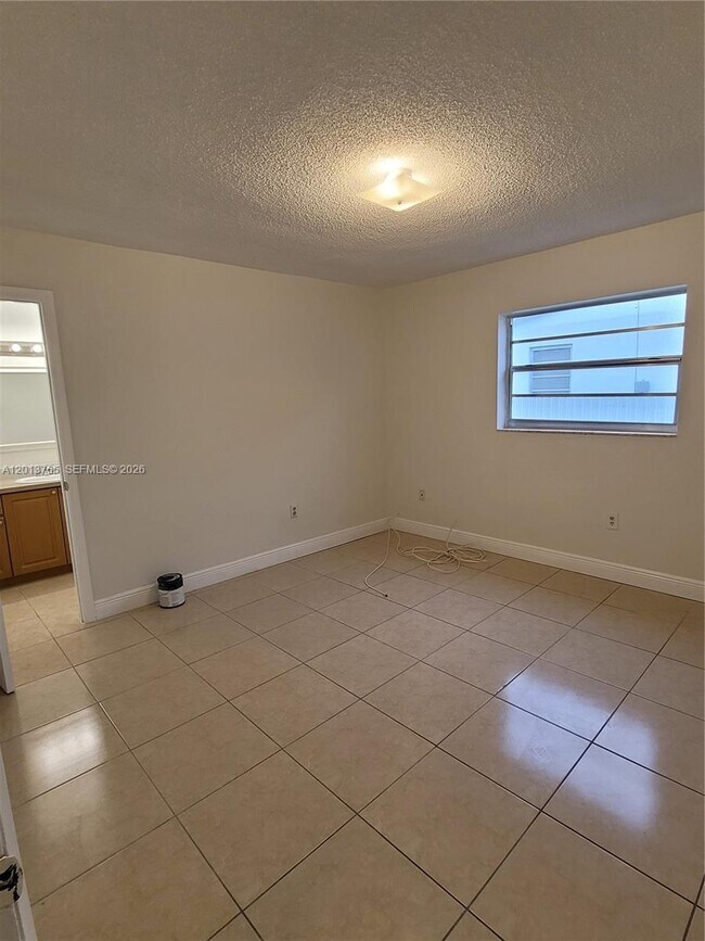 Building Photo - 3425 SW 89th Ave