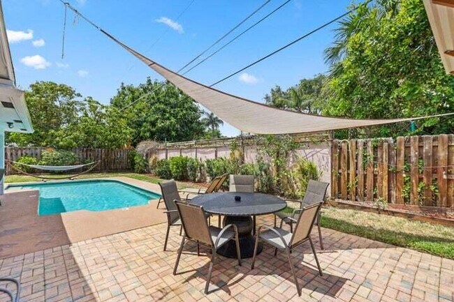 Building Photo - 513 Curlew Rd