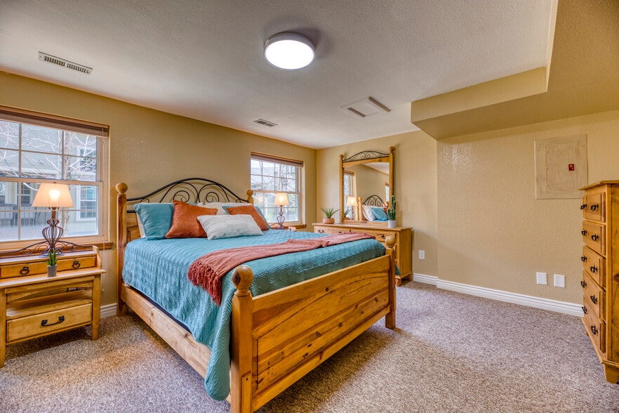 Bedroom 3 - 1518 E Nichols Cir