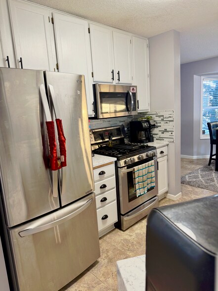 Building Photo - 14546 Cobalt Ave