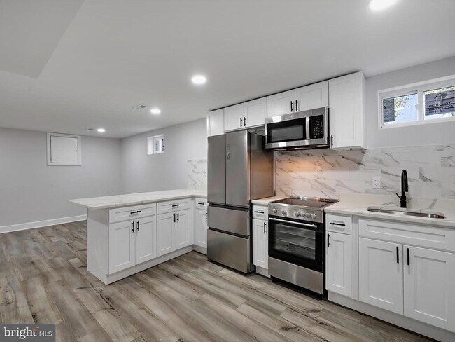 Building Photo - 4502 Elmwood Rd