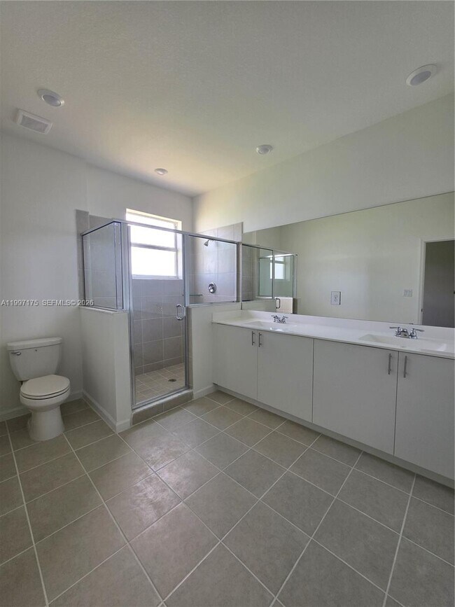 Building Photo - 2739 SE 25th Ave