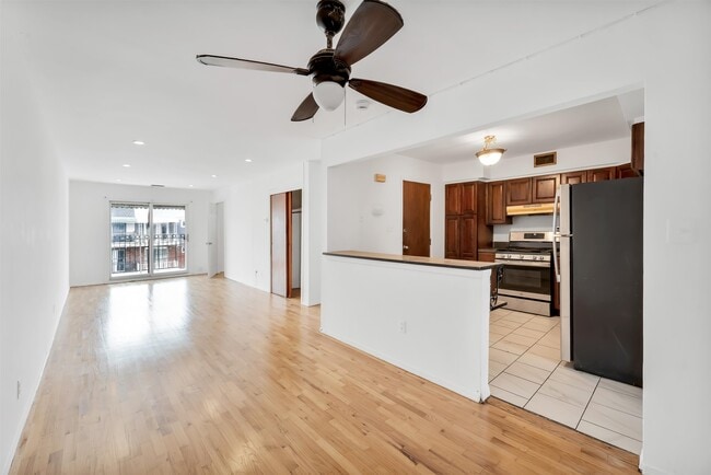 Building Photo - 30 Skyline Dr