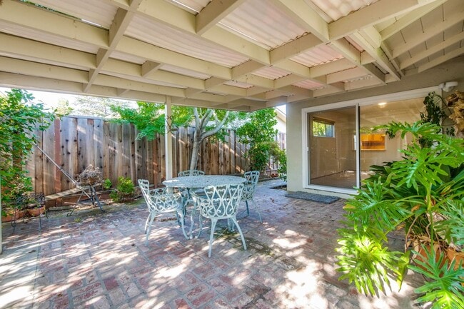 Building Photo - 1534 Crespi Dr