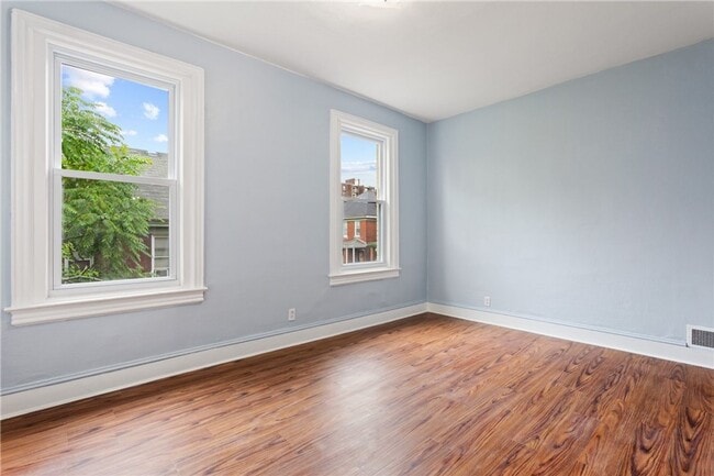 Building Photo - Beautiful Renovated 5 Bedroom House!