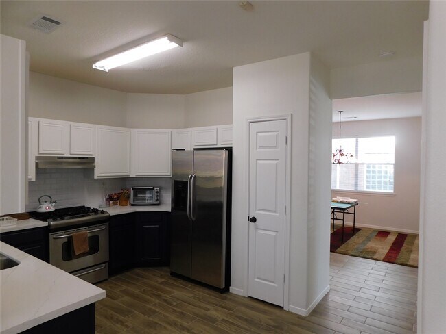 Building Photo - 2919 Desert Oasis Ln