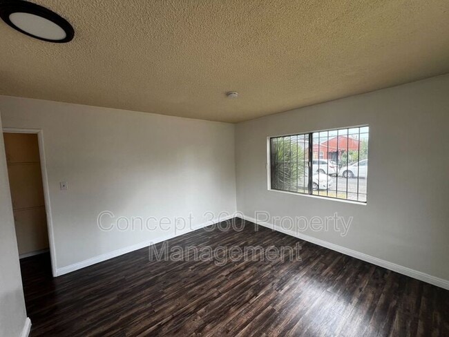 Building Photo - 475 E 61ST St