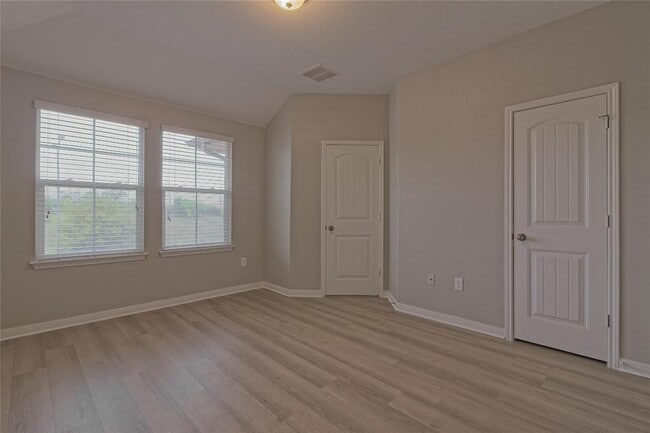 Building Photo - 315 N Heatherwilde Blvd