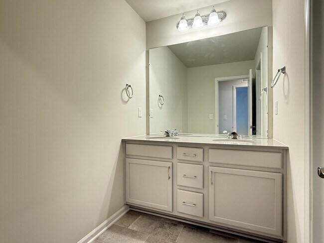 Building Photo - 2809 Willow Ct