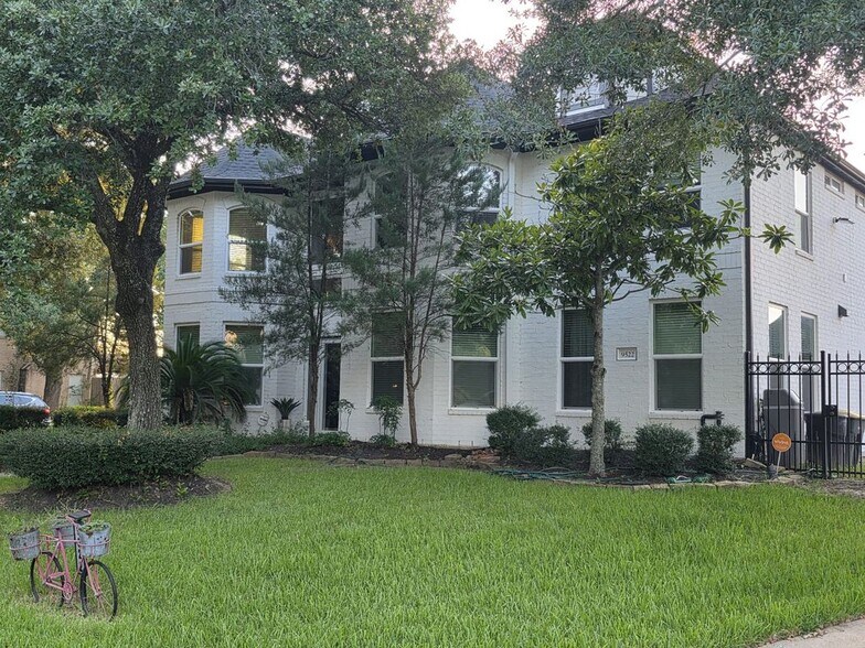 Building Photo - 9522 Champions Cove Dr