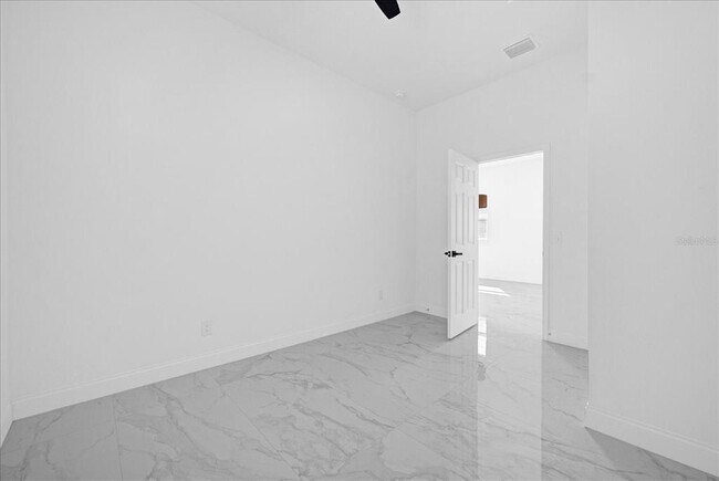 Building Photo - 600 N Lakewood Ave