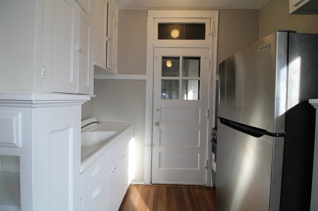 Building Photo - 5802 N Mason Ave