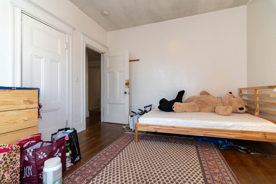 Building Photo - 25 Ashford St