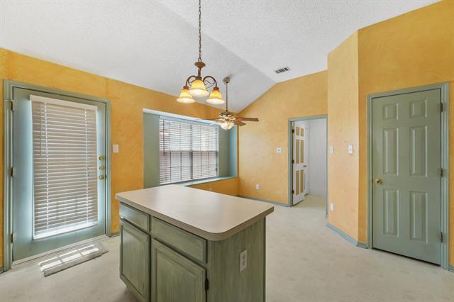 Building Photo - 2305 Valley Creek Dr