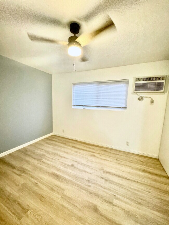 Building Photo - 2-Bedroom, 1-Bath Condo Located in a Quain...