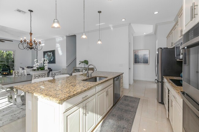 Building Photo - 4660 SW Ardsley Dr